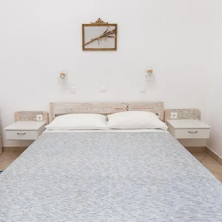 Harama Schinousa Apartment