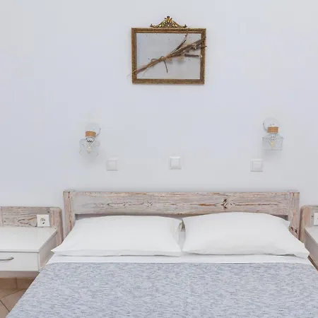 Harama Schinousa Schoinoussa