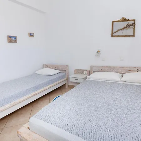 Harama Schinousa Apartment *